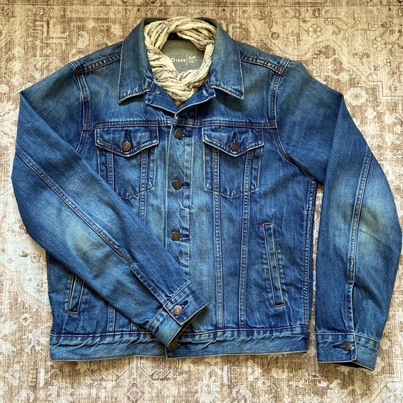 Gap vintage style jean jacket - Picture 2 of 4
